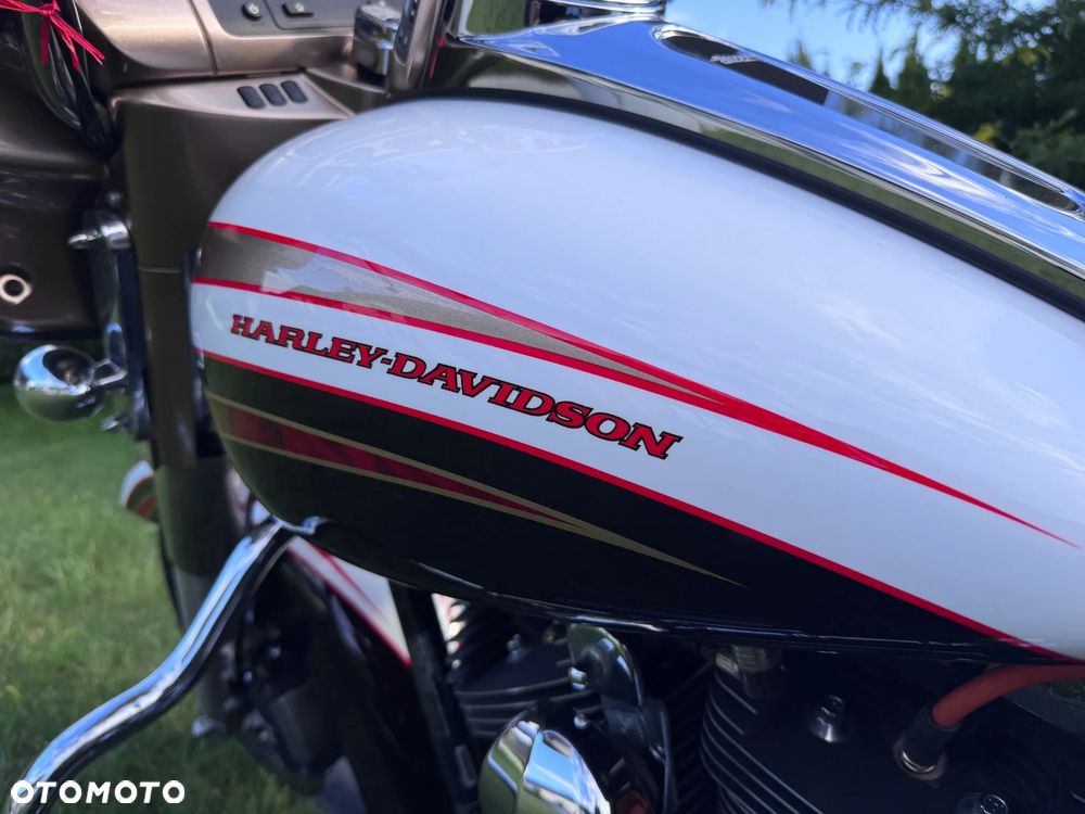 Harley-Davidson Touring Street Glide - 21