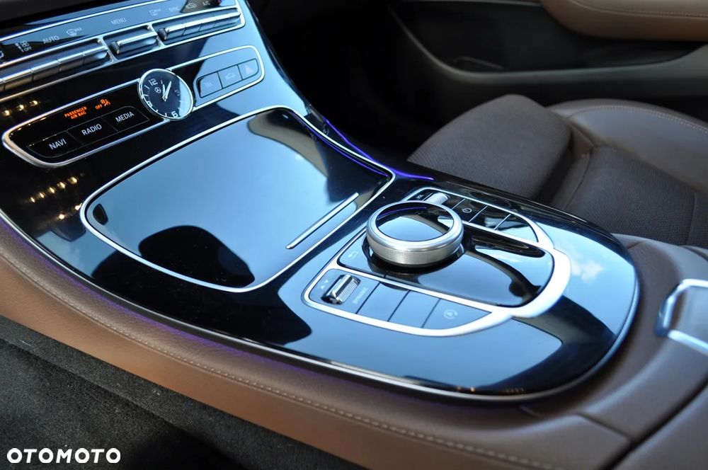 Mercedes-Benz Klasa E 200 d 9G-TRONIC - 21