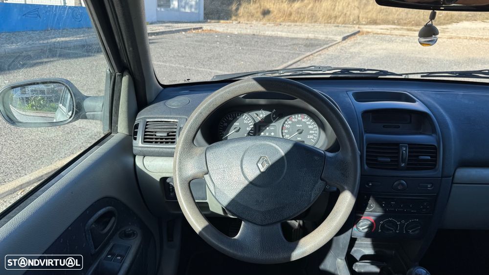 Renault Clio 1.2 16V Expression — fotografia 21