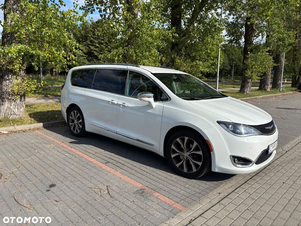 Chrysler Pacifica - 5
