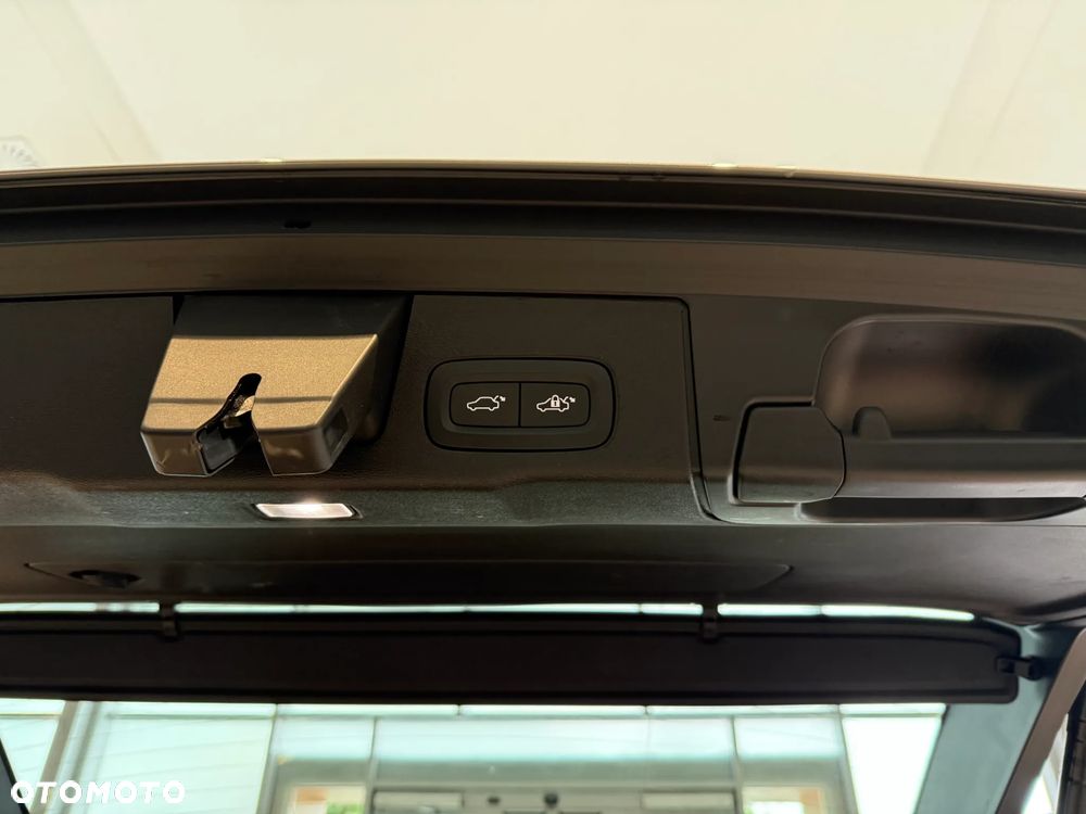 Volvo XC 60 B5 B AWD Plus Dark - 15