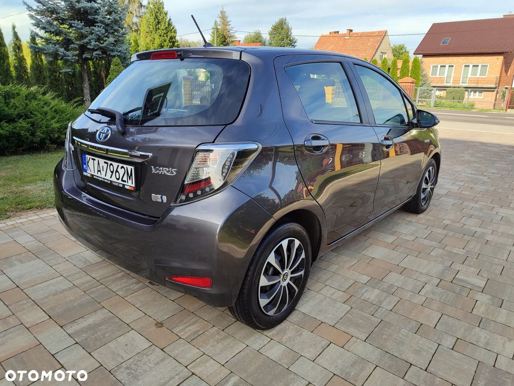Toyota Yaris Hybrid 100 Life - 4
