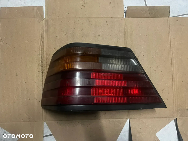 LAMPA TYLNA TYŁ LEWA MERCEDES W124 0063