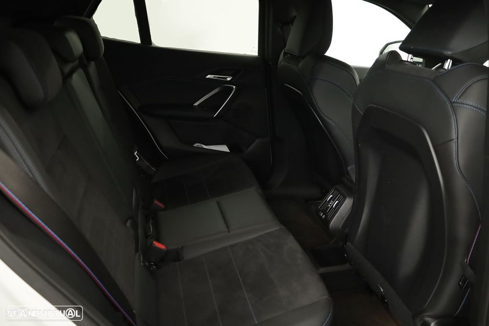 BMW iX2 eDrive20 Pack Desportivo M - 24