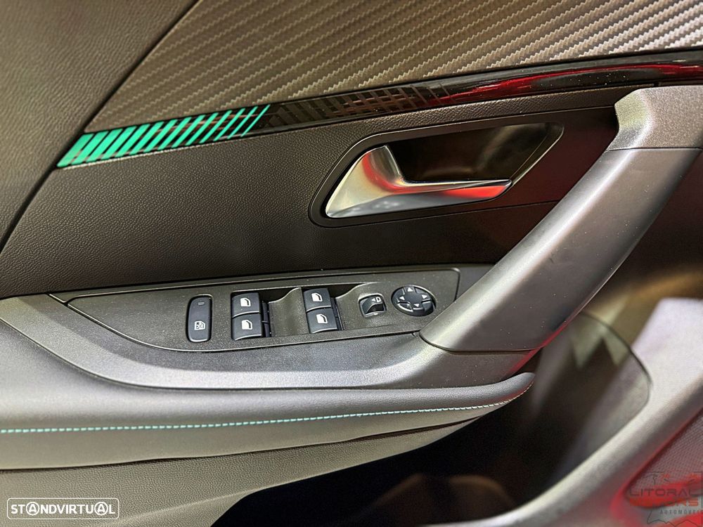 Peugeot 2008 PureTech 130 Allure Pack - 17