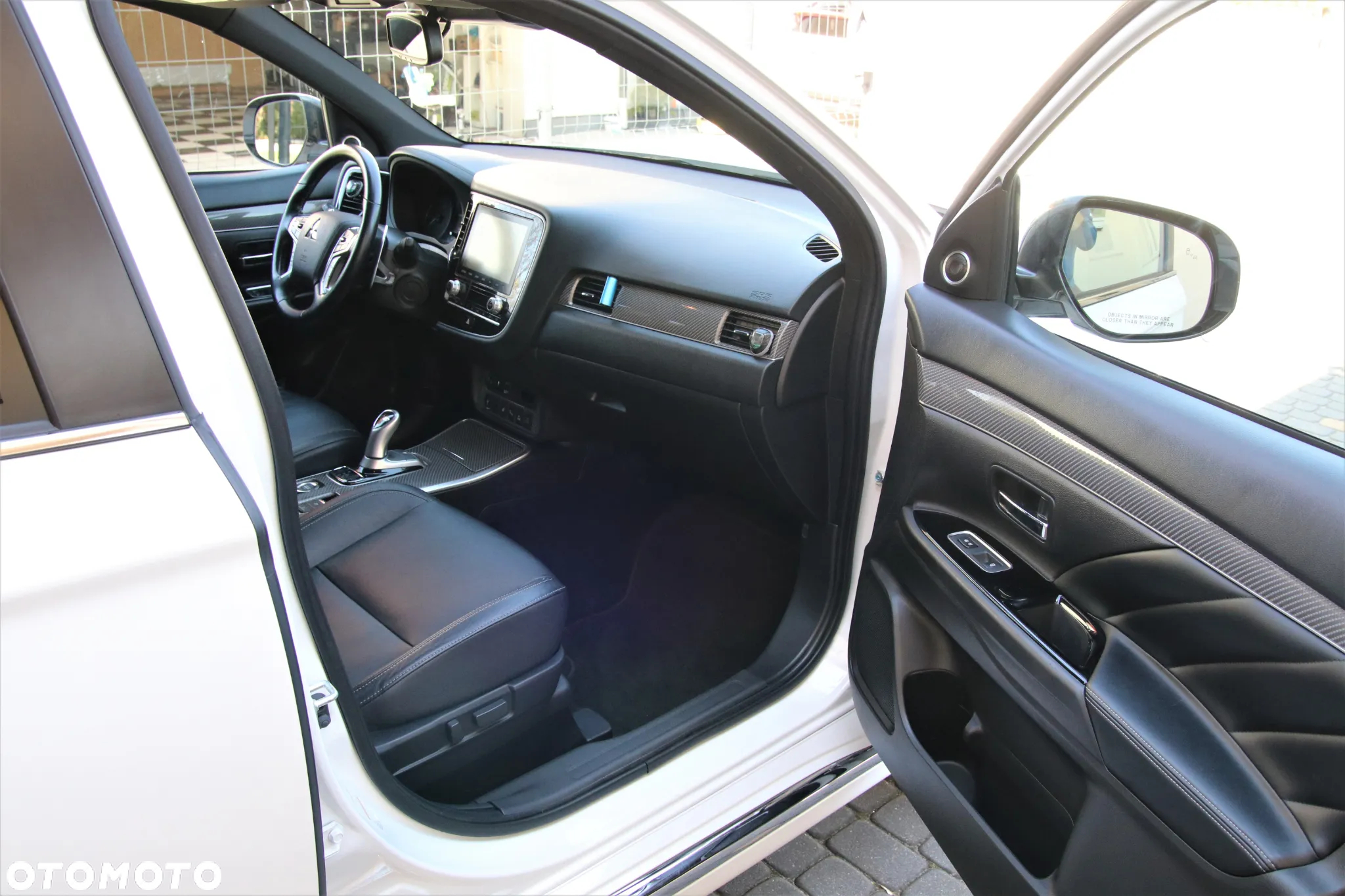 Mitsubishi Outlander 2.0 4WD Plug-In Hybrid - 24
