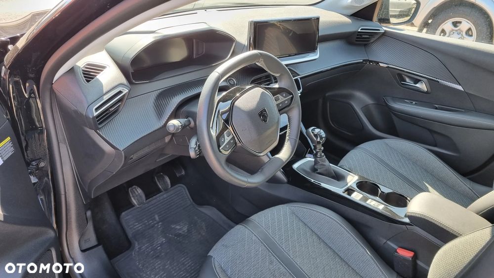 Peugeot 208 Benzin 100 Allure - 23