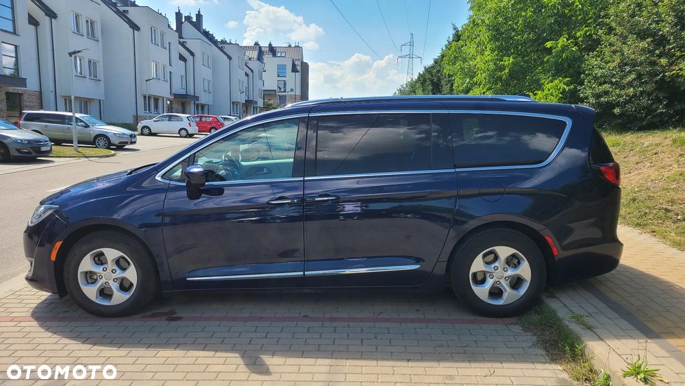 Chrysler Pacifica - 5