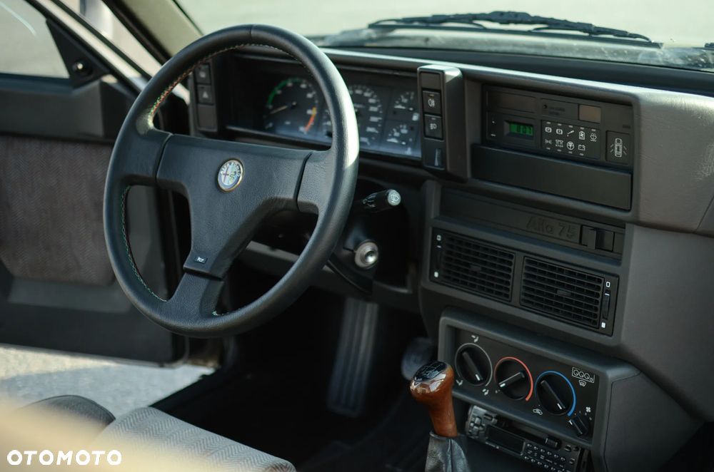 Alfa Romeo 75 2.0 Twin Spark Ltd - 13