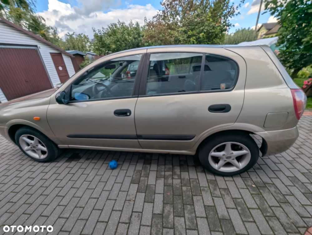 Nissan Almera 1.5 Base - 2