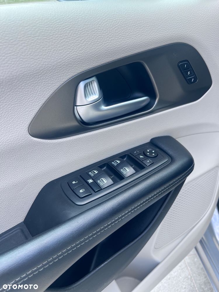 Chrysler Pacifica - 26