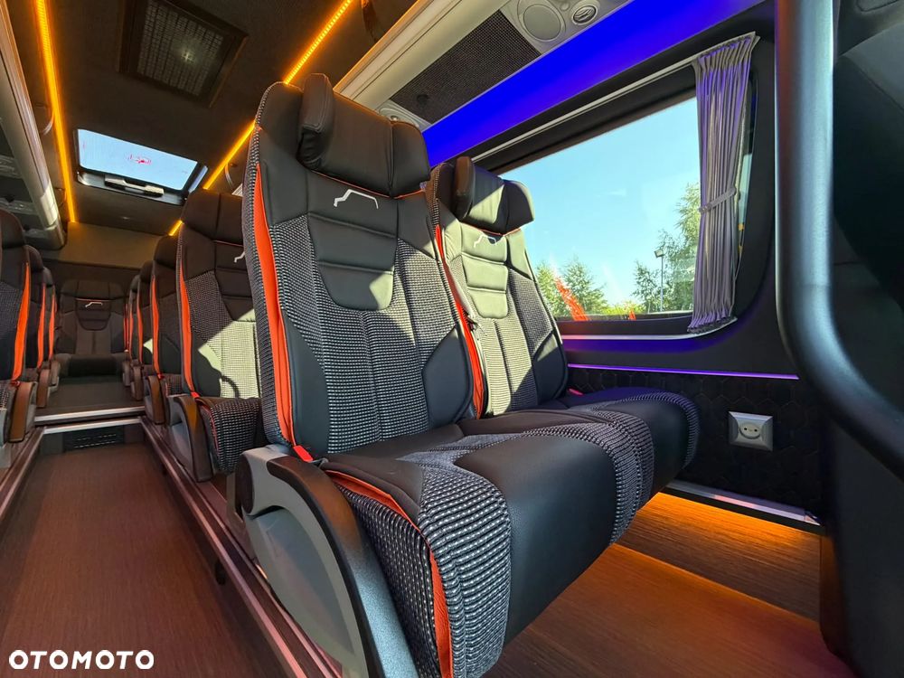 Mercedes-Benz Sprinter 519 - 21