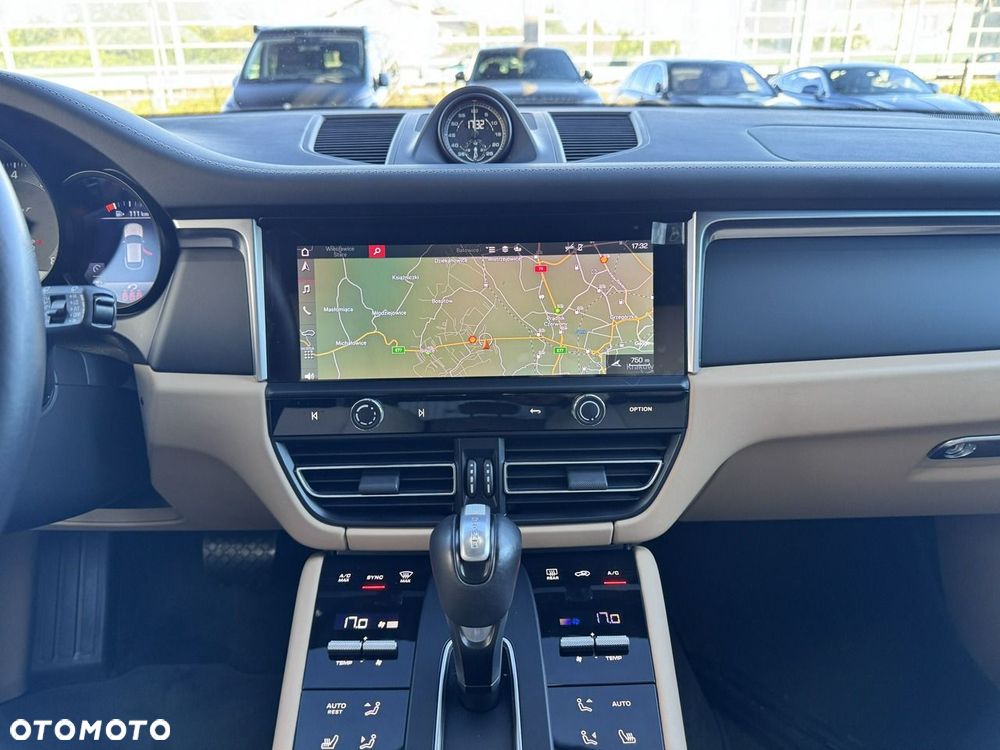 Porsche Macan T - 27