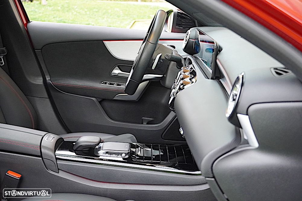 Mercedes-Benz A 250 e AMG Line - 24