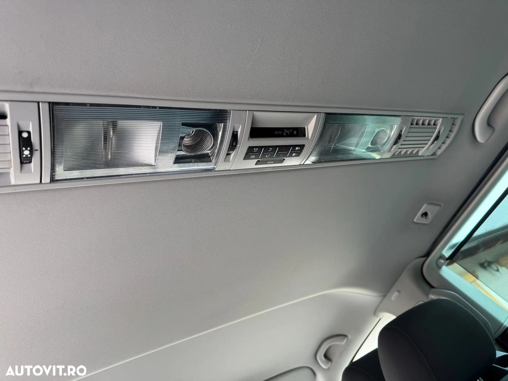 Volkswagen Multivan - 12
