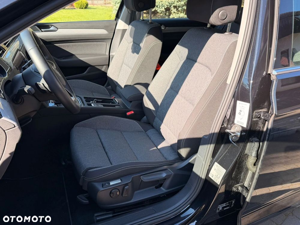 Volkswagen Passat Variant 2.0 TDI SCR DSG Elegance - 10