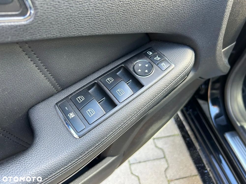 Mercedes-Benz Klasa E 350 CDI BlueEff Avantgarde - 30