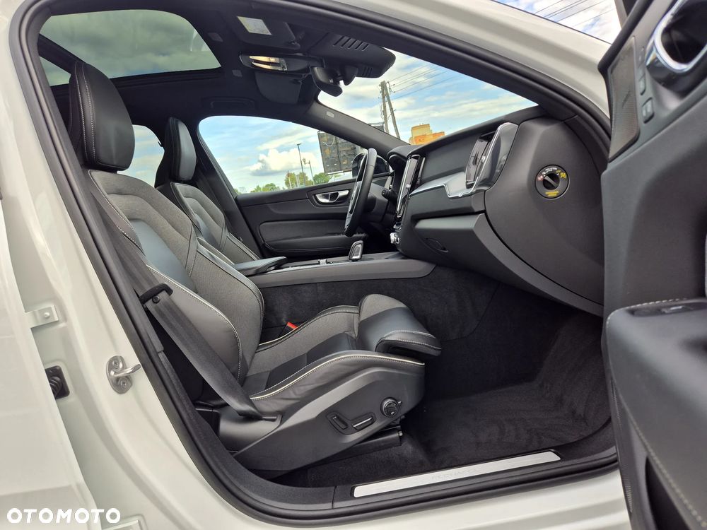 Volvo XC 60 T8 AWD Recharge Plus Dark - 9