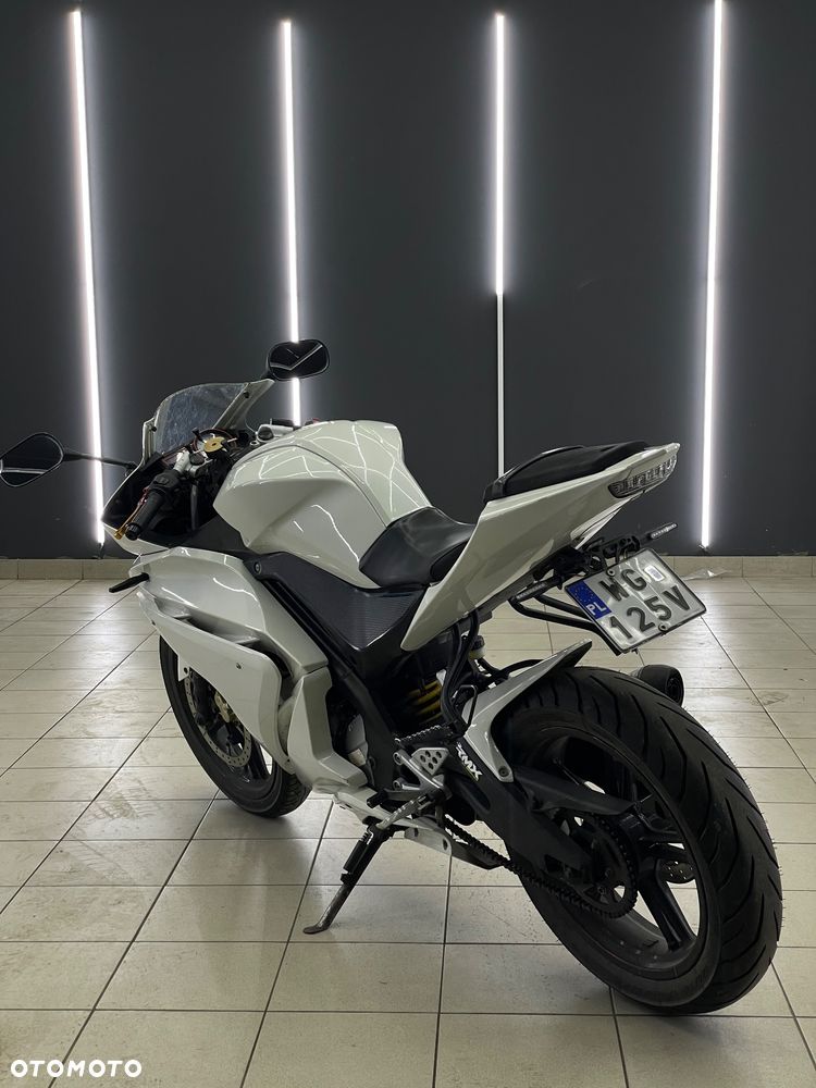Yamaha YZF - 8