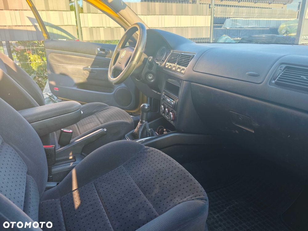Volkswagen Golf - 8