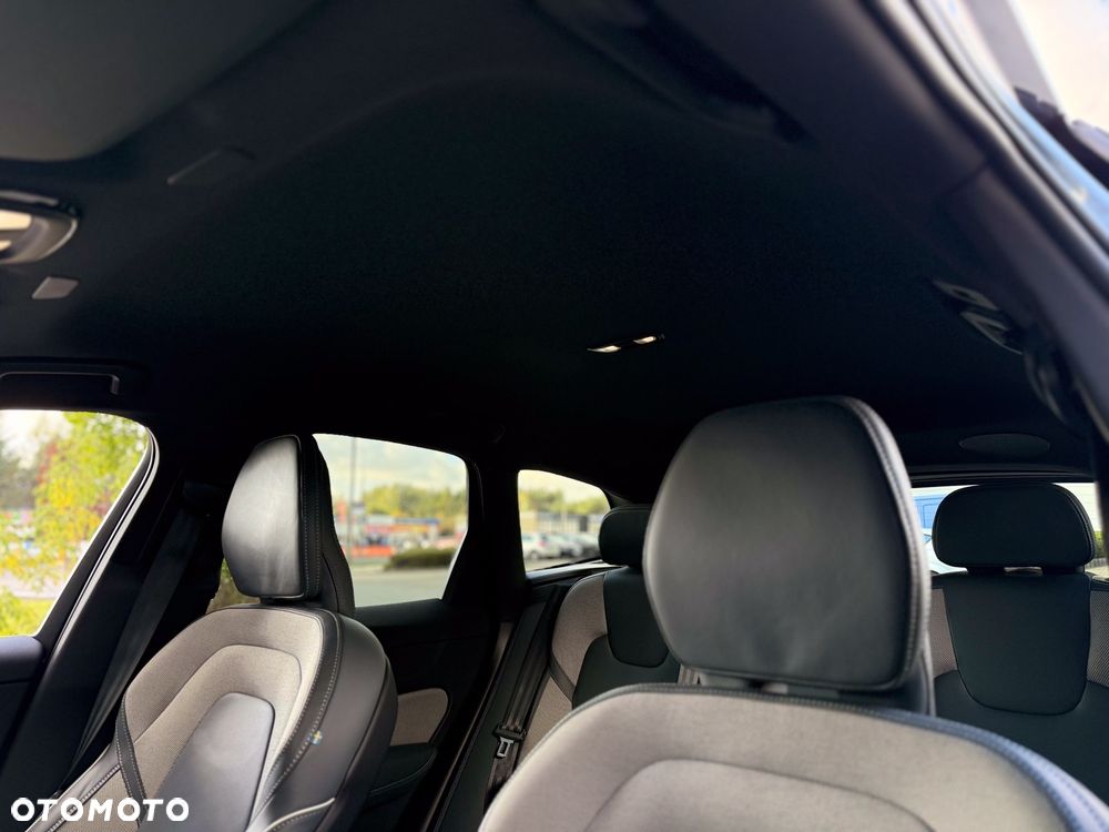 Volvo XC 60 B4 D AWD Ultimate Dark - 36