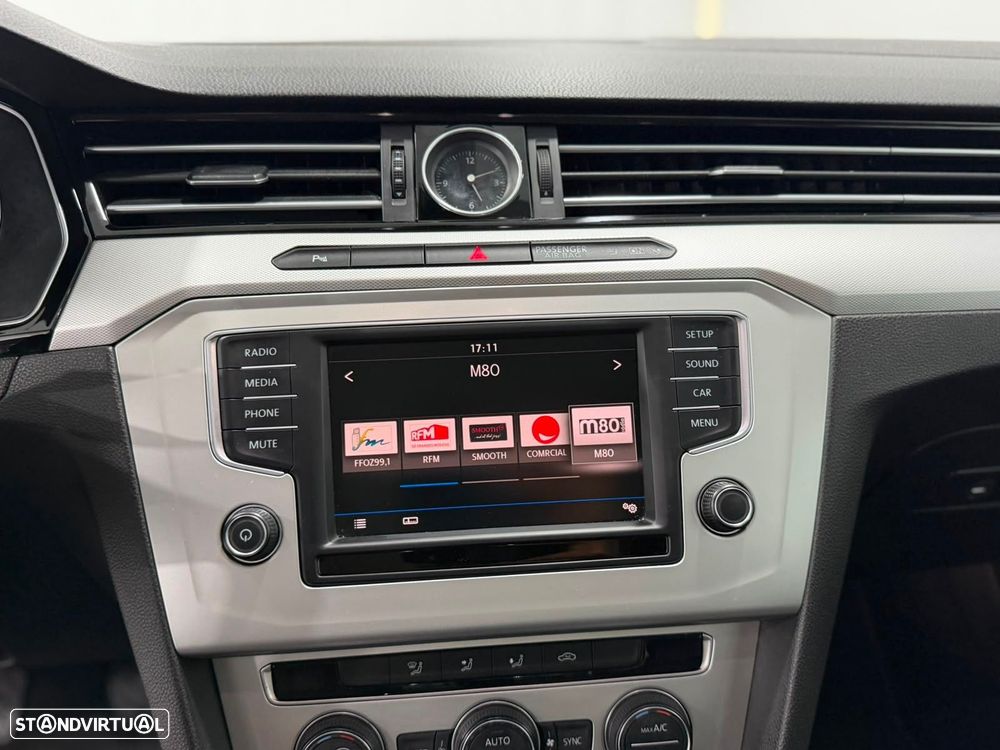 VW Passat 1.6 TDI BlueMotion - 12
