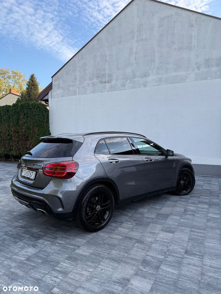 Mercedes-Benz GLA - 8
