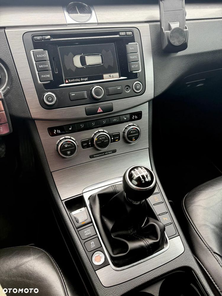 Volkswagen Passat 2.0 TDI Highline - 17