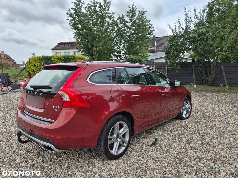 Volvo V60 D6 AWD Plug-in Hybrid R-Design Summum - 10
