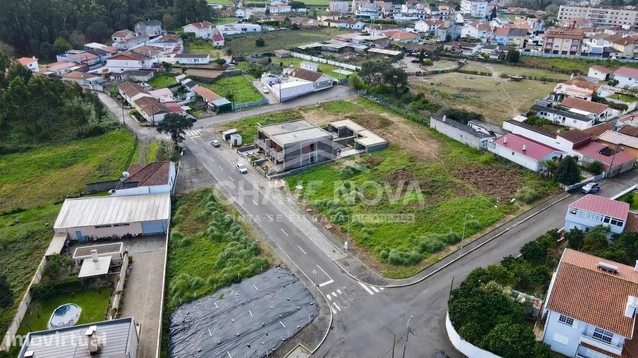 Lote de Terreno p/Moradia de 4 Frentes em S. Félix da Marinha - Gaia - Grande imagem: 3/5