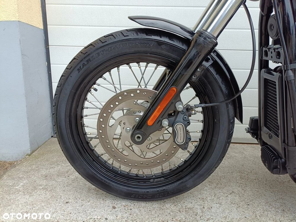 Harley-Davidson Softail Street Bob - 30