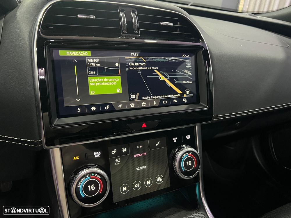 Jaguar XE D180 Aut. R-Dynamic S — fotografia 30