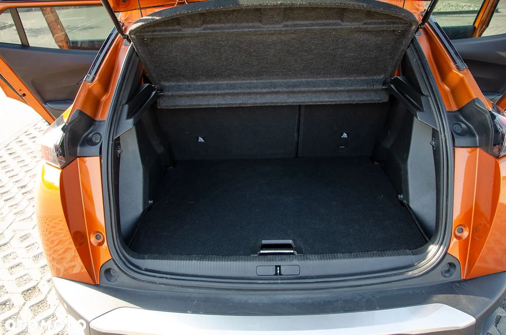 Peugeot 2008 PureTech 100 Allure S&S BVM6 - 11