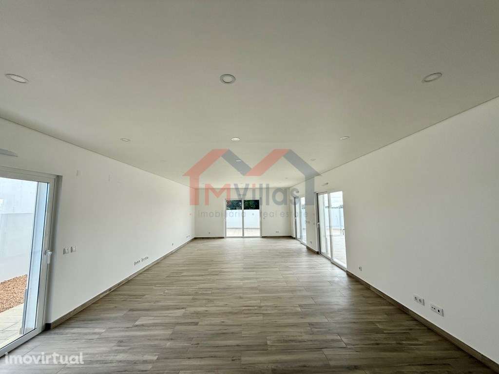 Moradia V4 com vista mar e piscina - Altura - Grande imagem: 3/32