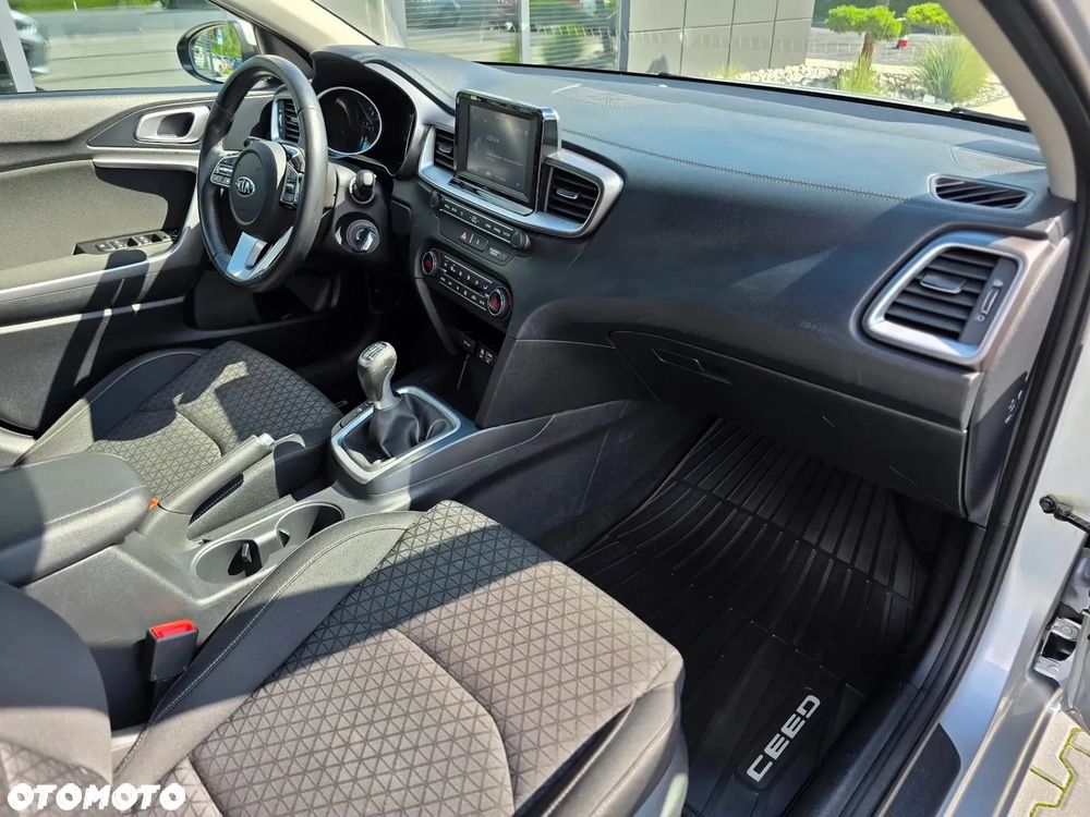 Kia Ceed 1.6 CRDi SCR L - 23