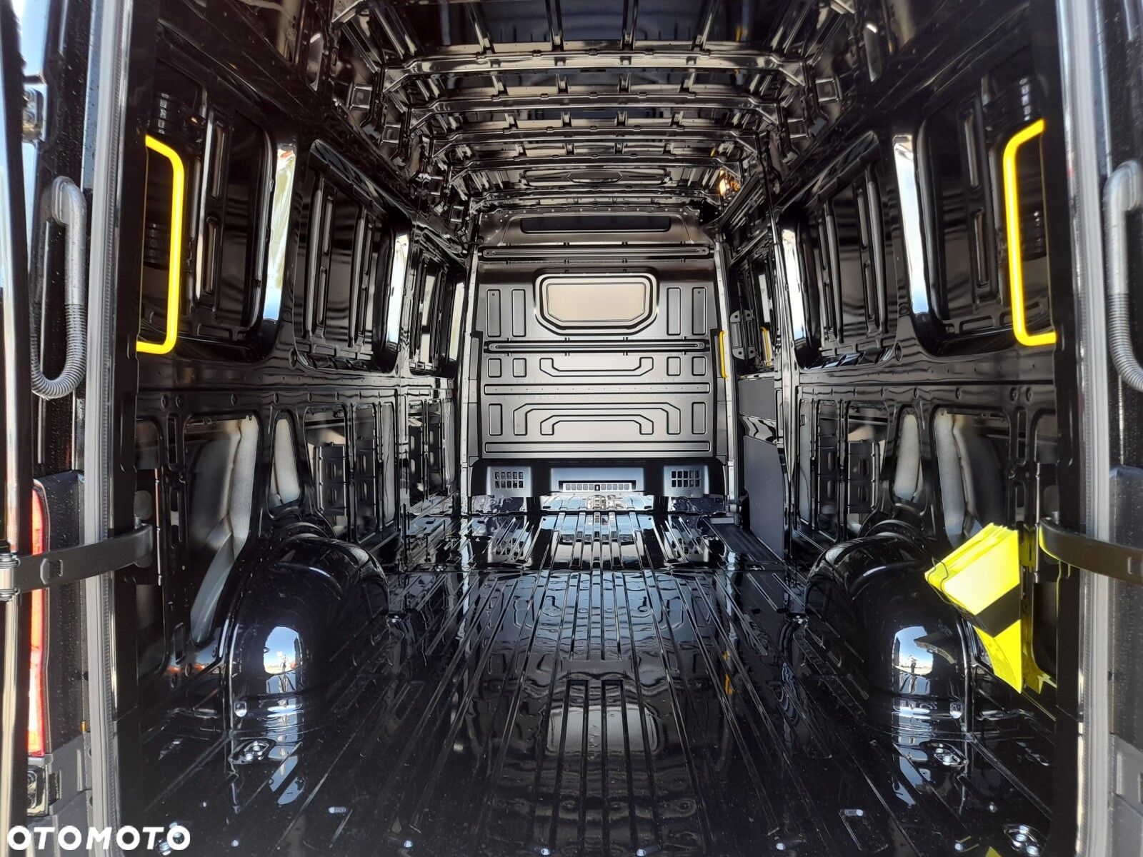 Volkswagen Crafter 35 2.0 TDI L4H3 4490 177KM AUTOMAT - 10
