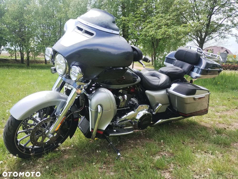 Harley-Davidson CVO Street Glide - 4