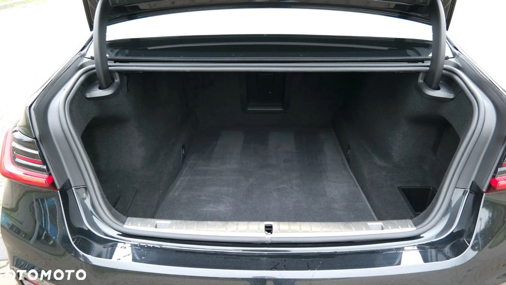 BMW Seria 7 750i xDrive sport - 8