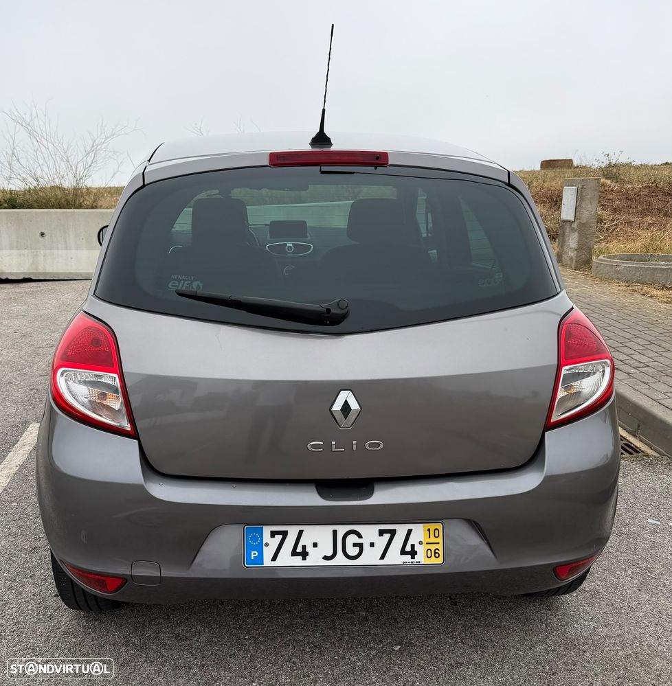 Renault Clio 1.2 16V Confort - 2