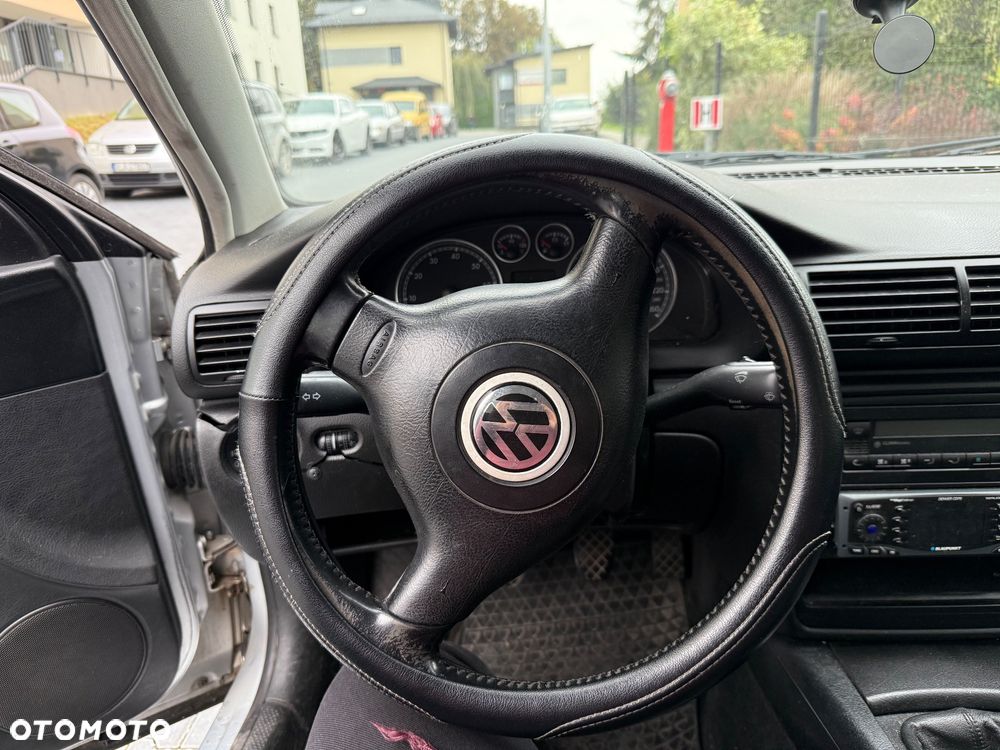 Volkswagen Passat 1.8T - 4