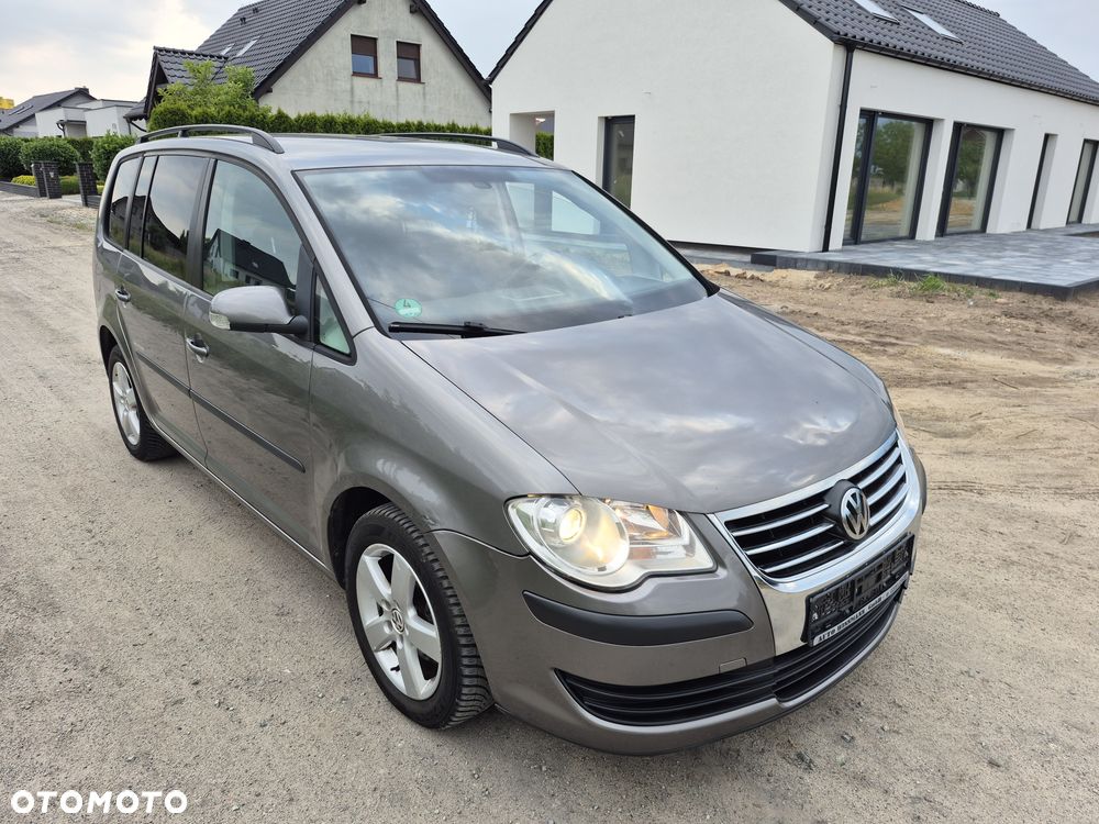Volkswagen Touran - 1