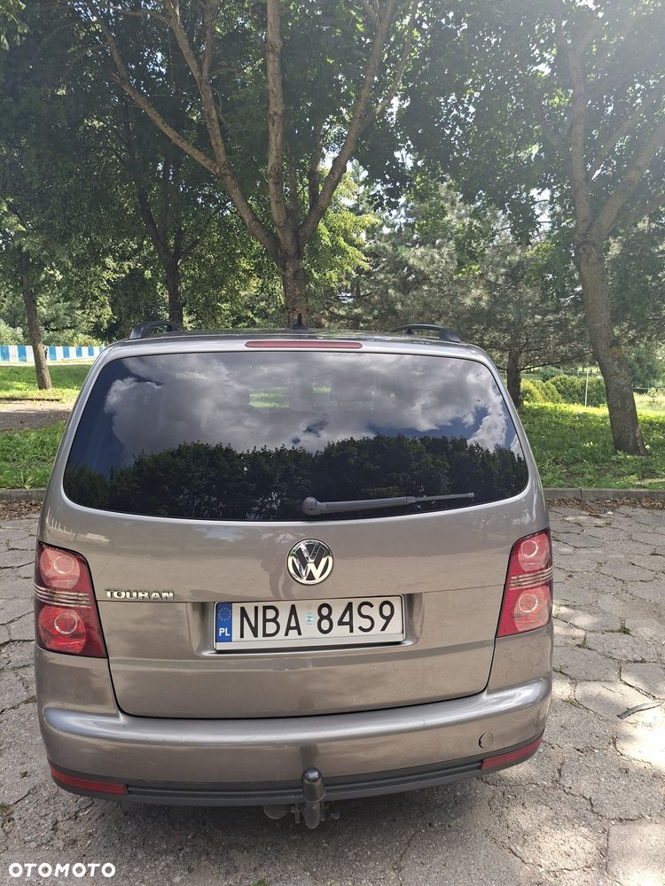 Volkswagen Touran - 4