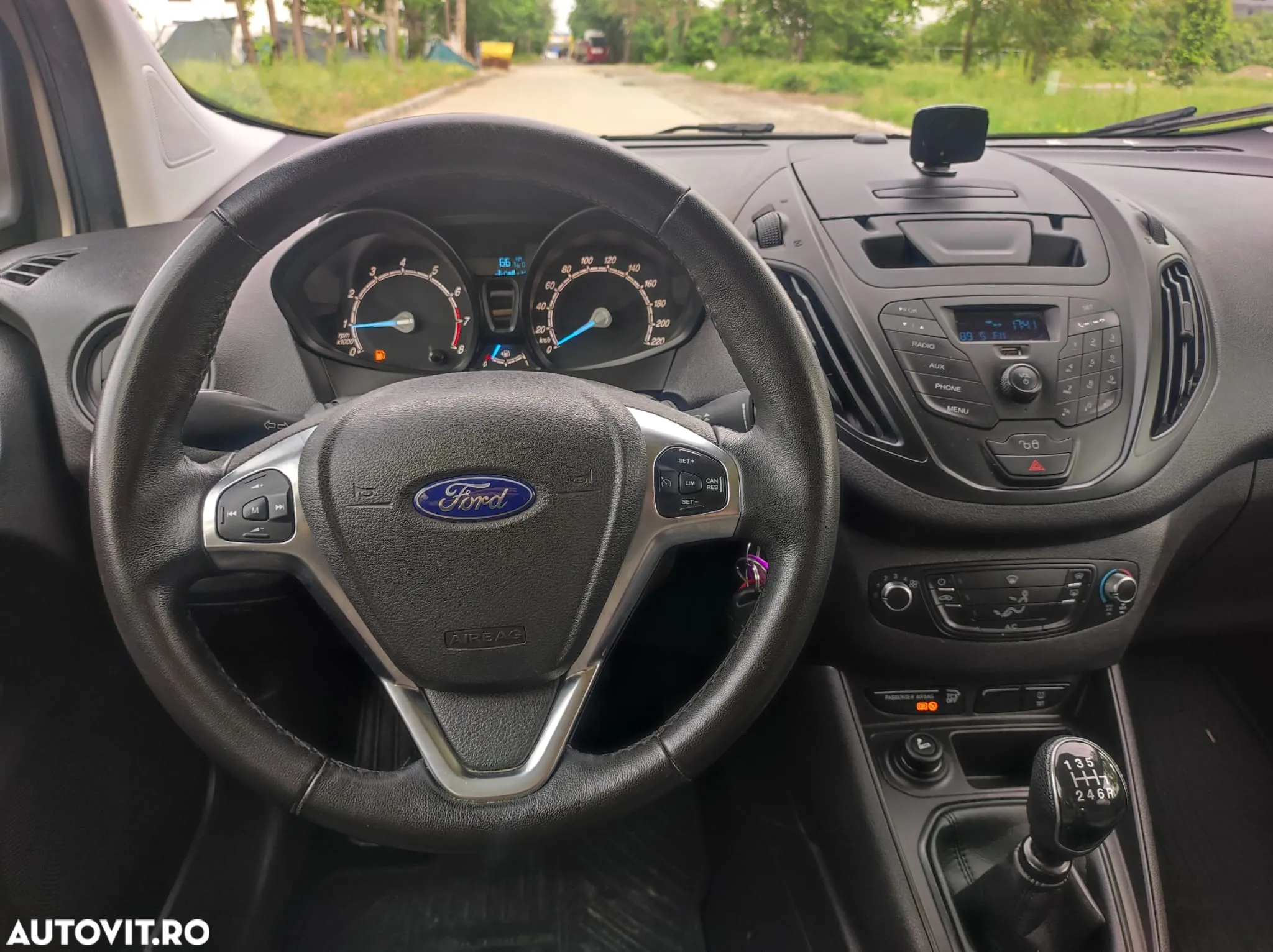 Ford Tourneo Courier 1.0 EcoBoost Titanium - 11