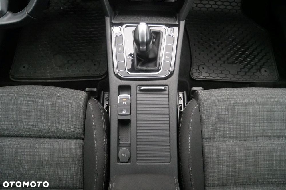 Volkswagen Passat Variant 2.0 TSI Business DSG - 11