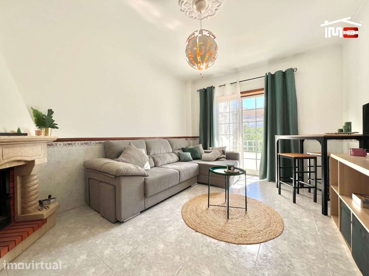 Apartamento T3 Samouco - 2 Varandas, Coz. Equipada, Lareira, 1 Suit... - Grande imagem: 3/13