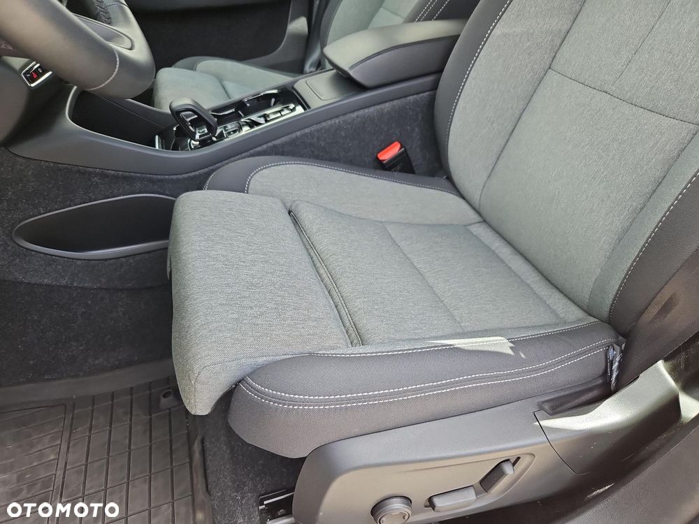 Volvo XC 40 B3 Plus Dark - 18