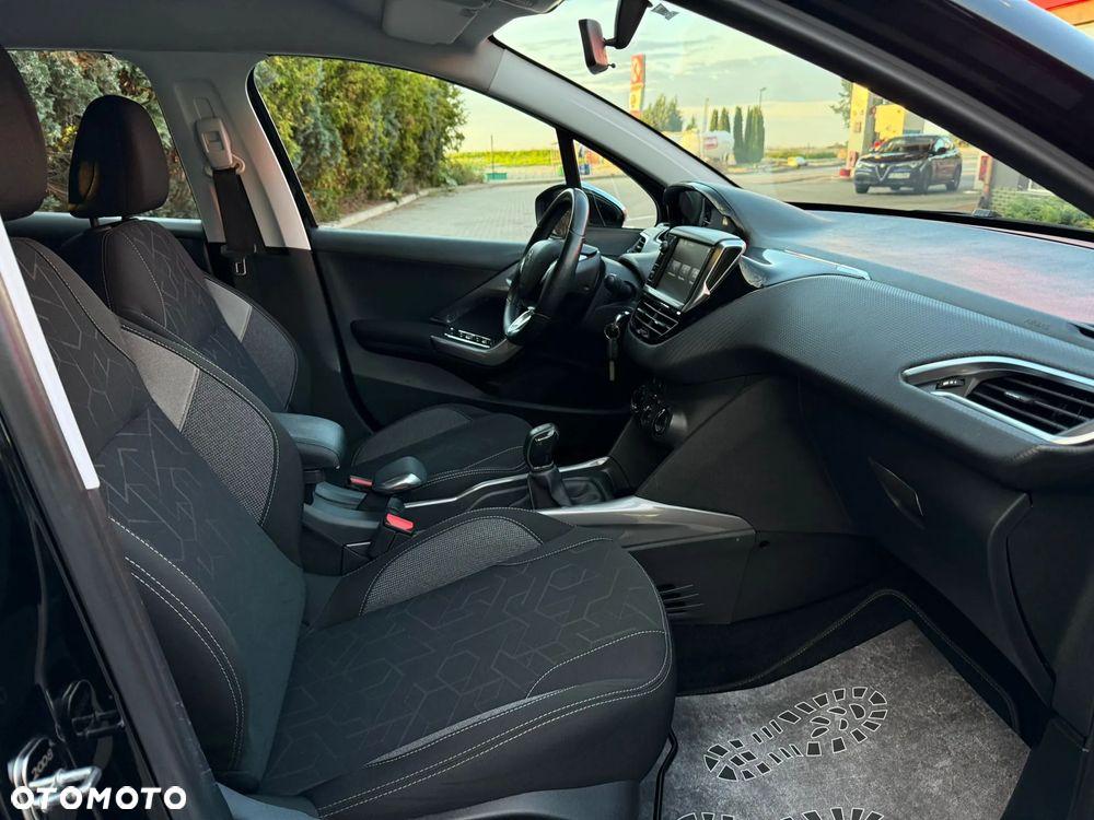 Peugeot 2008 1.2 Pure Tech Allure S&S - 37