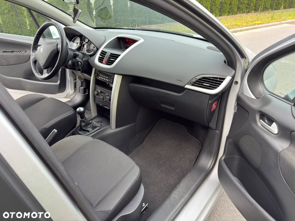 Peugeot 207 - 10