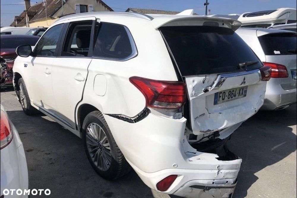 Mitsubishi Outlander 2.4 4WD Diamant - 2