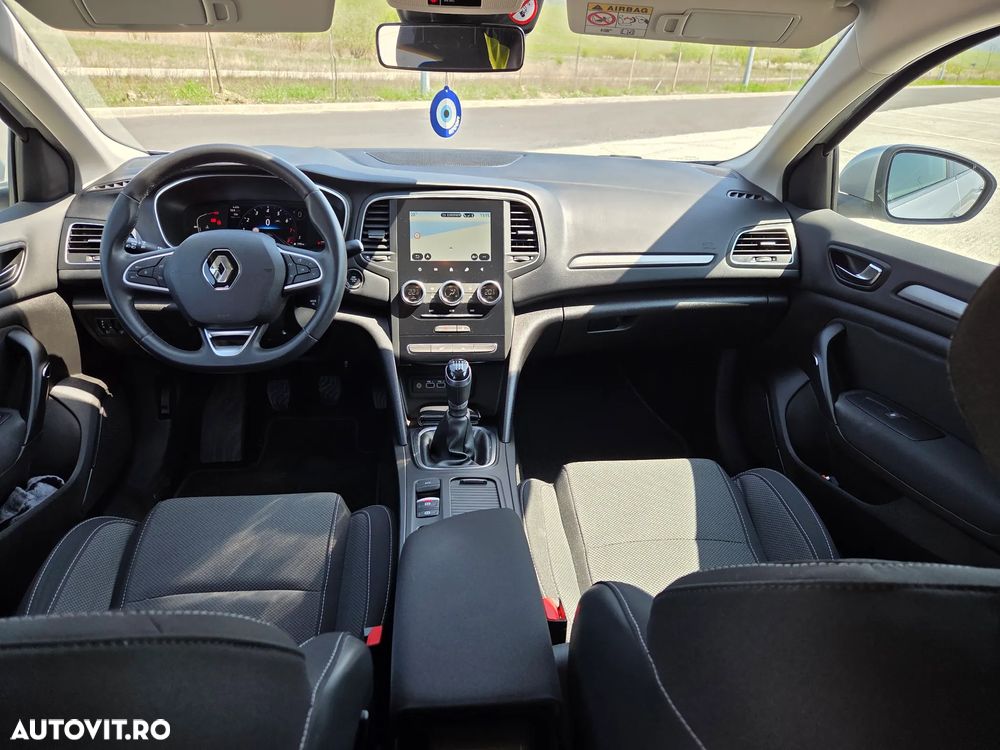 Renault Megane TCe 140 GPF LIMITED - 10